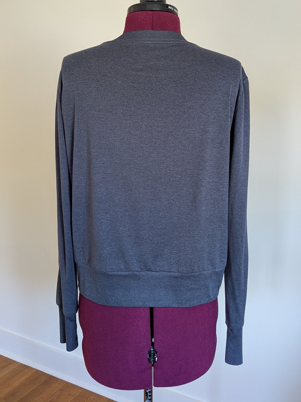 Vuori Women's Long-Sleeve Crew in Charcoal Gray - Picture 3 of 4